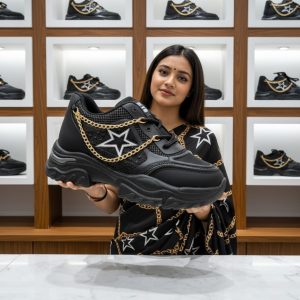 Black Elegance Sneakers â Premium Womenâs Collection